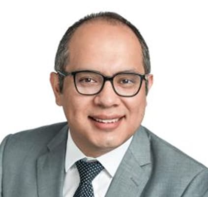 Headshot of Manny Cabrera, Lanier Law Firm Senior Attorney for the asbestos exposure and mesothelioma practice.