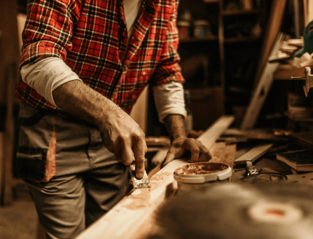 Carpenter with mesothelioma risk from working with asbestos-containing materials