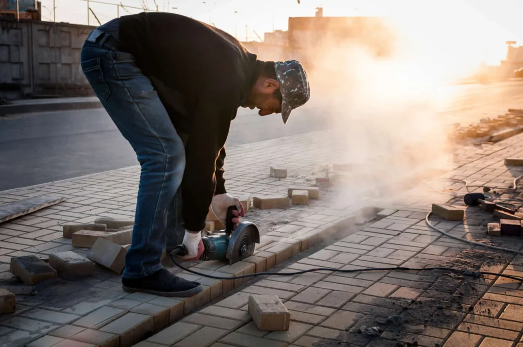 Worker being exposed to crystalline silica dust