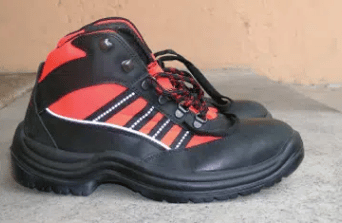 Safety shoes for construction worker safety