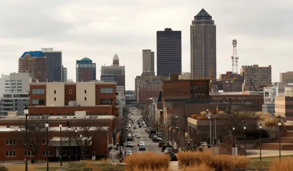 Des Moines city skyline with grey clouds and buildings